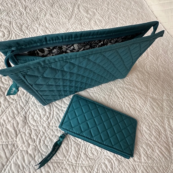 Vera Bradley Ultimate Card Case Forever Green NWOT - Picture 4 of 5